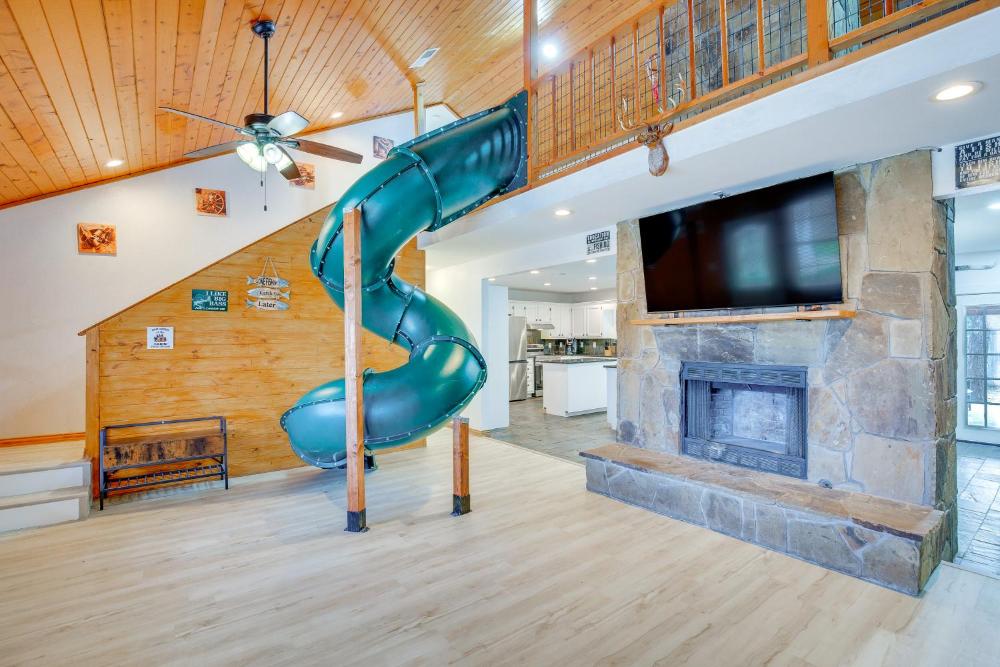 Near Lake Fork Home with Fire Pit in Yantis!